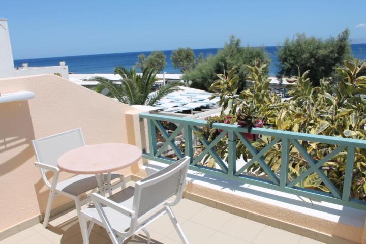 Sea Side Beach Hotel Камари Экстерьер фото